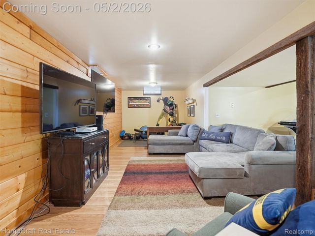 176 S BIGGS Street, Belleville, MI 48111