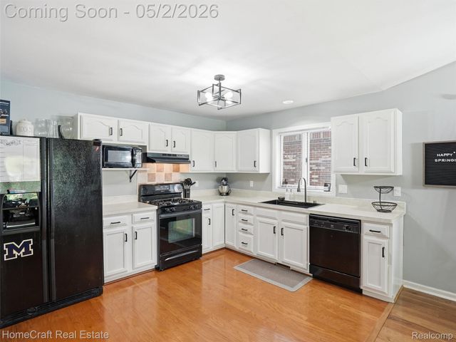 176 S BIGGS Street, Belleville, MI 48111
