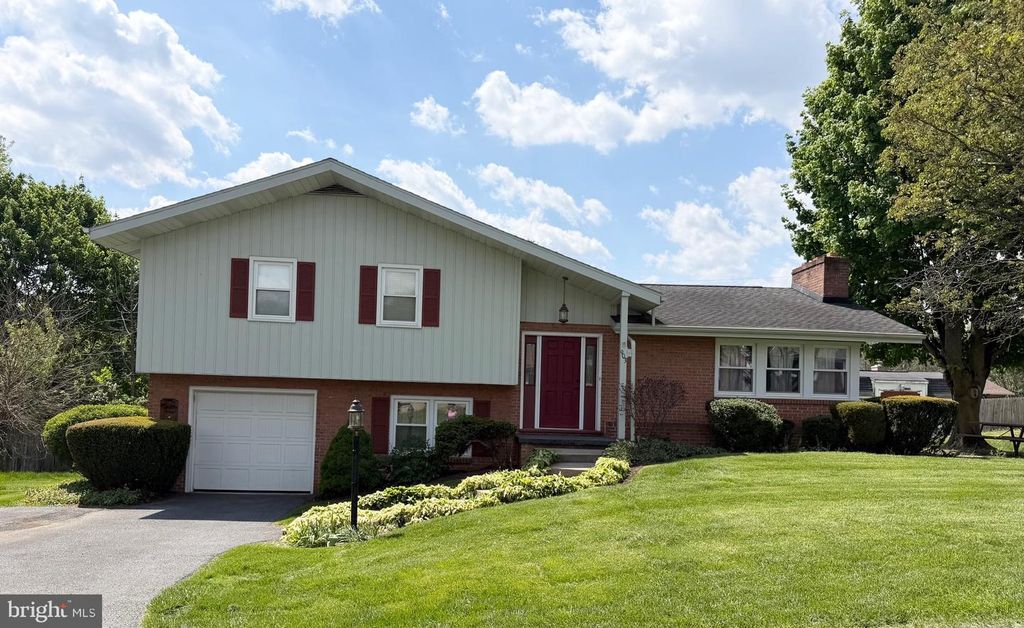 903 FOX MEADOW ROAD, Chambersburg, PA 17202