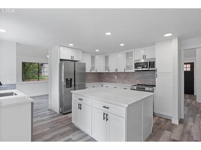 14214 Se CRYSTAL SPRINGS Blvd, Portland, OR 97236