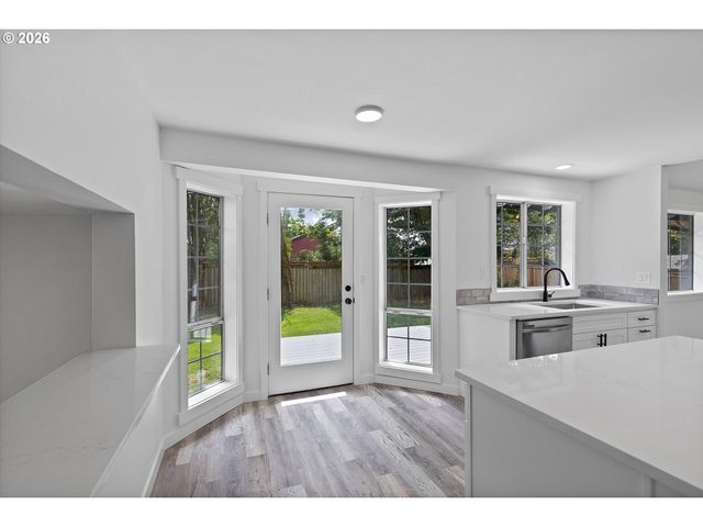 14214 Se CRYSTAL SPRINGS Blvd, Portland, OR 97236