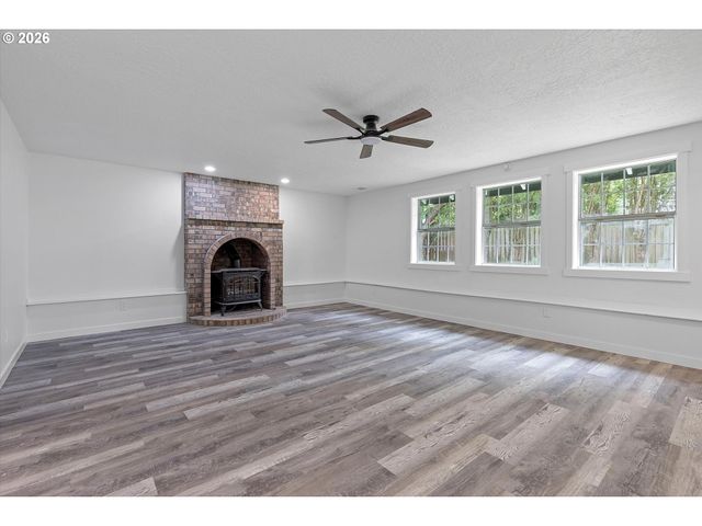 14214 Se CRYSTAL SPRINGS Blvd, Portland, OR 97236