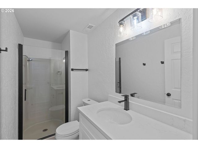 14214 Se CRYSTAL SPRINGS Blvd, Portland, OR 97236