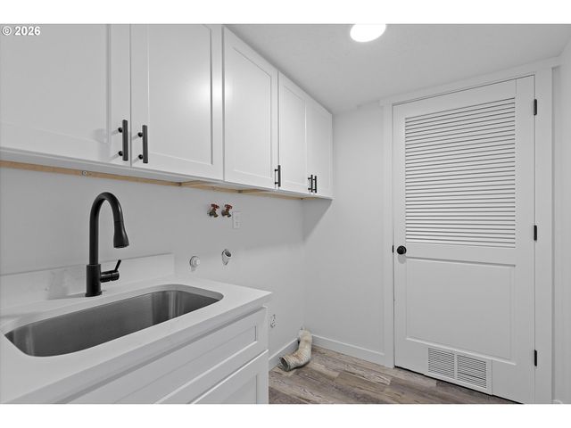 14214 Se CRYSTAL SPRINGS Blvd, Portland, OR 97236