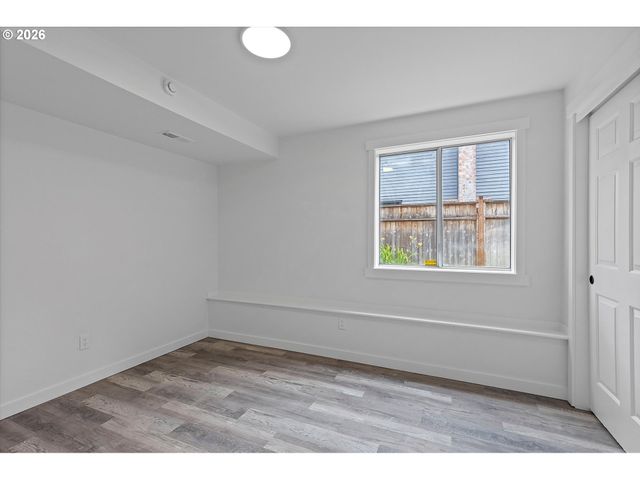 14214 Se CRYSTAL SPRINGS Blvd, Portland, OR 97236