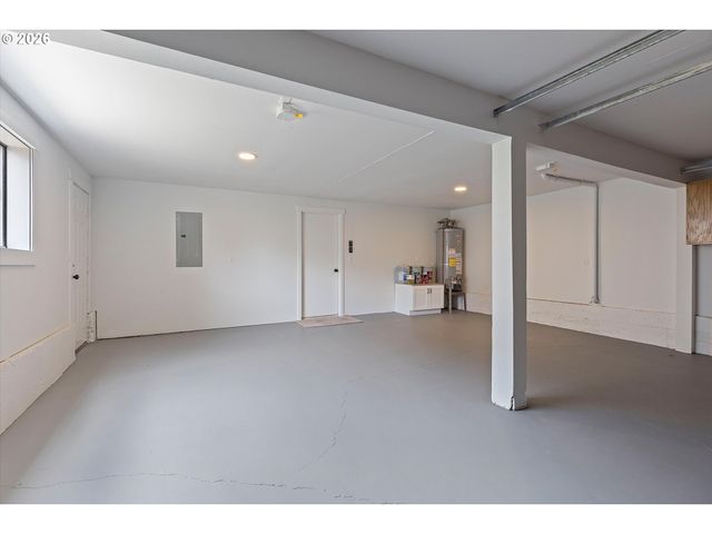 14214 Se CRYSTAL SPRINGS Blvd, Portland, OR 97236