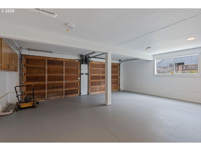 14214 Se CRYSTAL SPRINGS Blvd, Portland, OR 97236