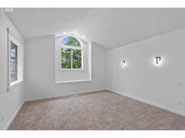 14214 Se CRYSTAL SPRINGS Blvd, Portland, OR 97236
