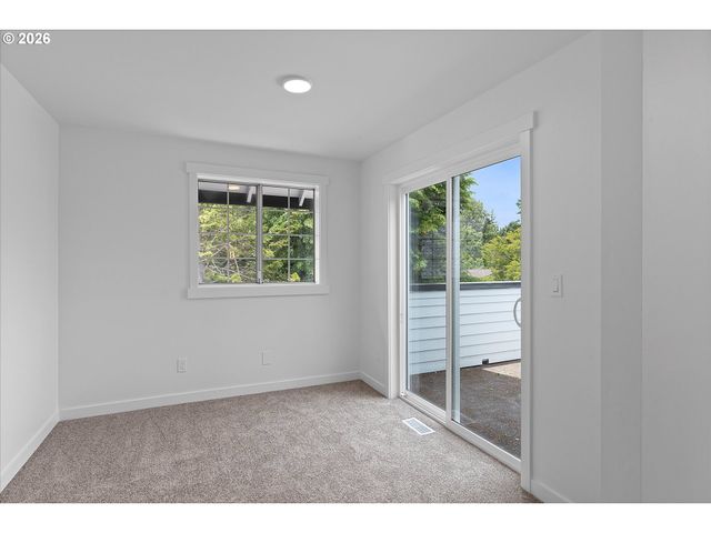 14214 Se CRYSTAL SPRINGS Blvd, Portland, OR 97236