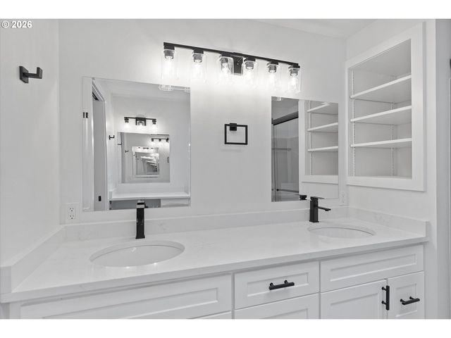 14214 Se CRYSTAL SPRINGS Blvd, Portland, OR 97236