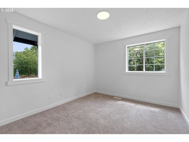 14214 Se CRYSTAL SPRINGS Blvd, Portland, OR 97236