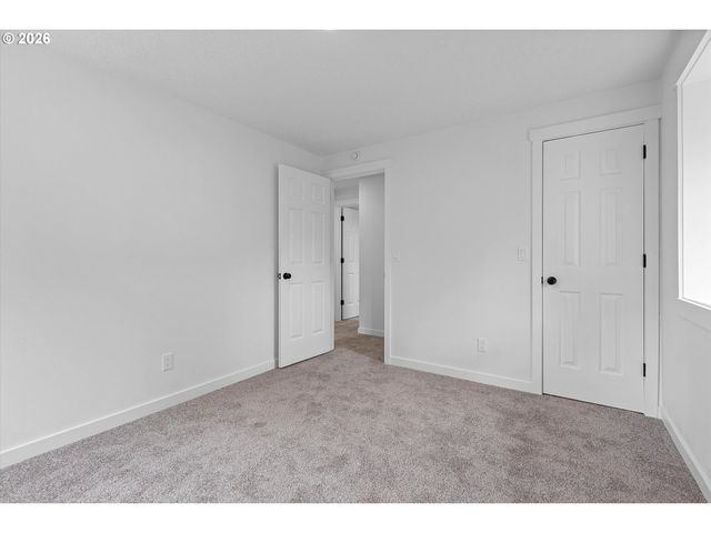 14214 Se CRYSTAL SPRINGS Blvd, Portland, OR 97236