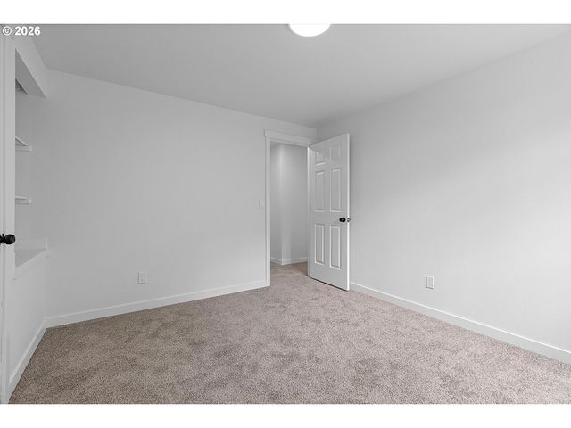 14214 Se CRYSTAL SPRINGS Blvd, Portland, OR 97236