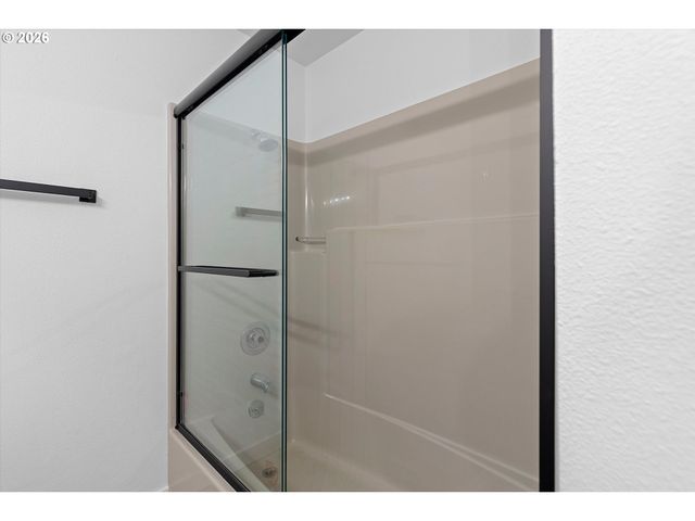 14214 Se CRYSTAL SPRINGS Blvd, Portland, OR 97236