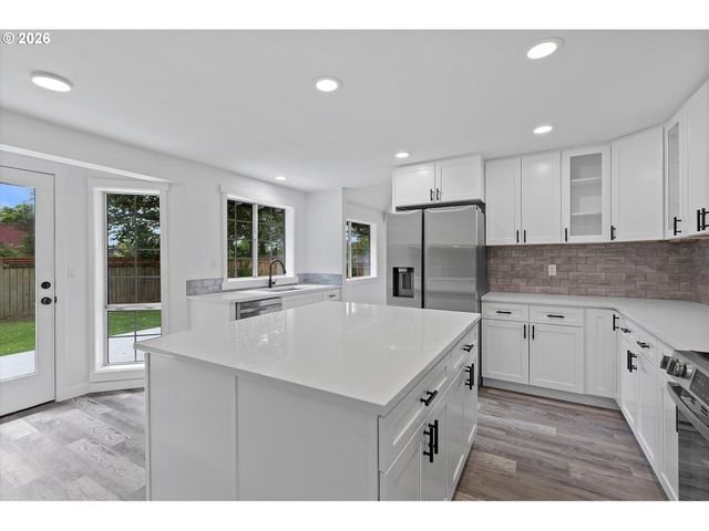 14214 Se CRYSTAL SPRINGS Blvd, Portland, OR 97236