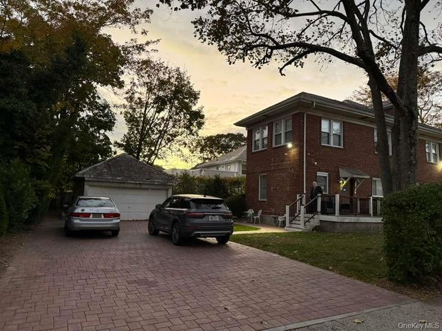 365 Broadway, Lawrence, NY 11559