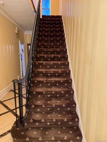 365 Broadway, Lawrence, NY 11559