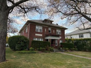365 Broadway, Lawrence, NY 11559