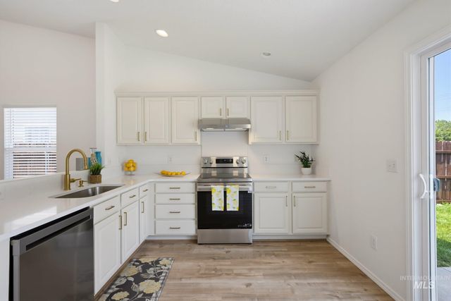 9654 W Weir Hollis Drive, Boise, ID 83709