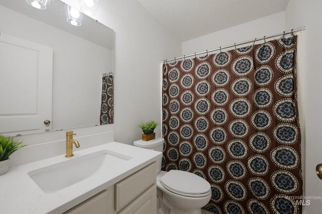 9654 W Weir Hollis Drive, Boise, ID 83709