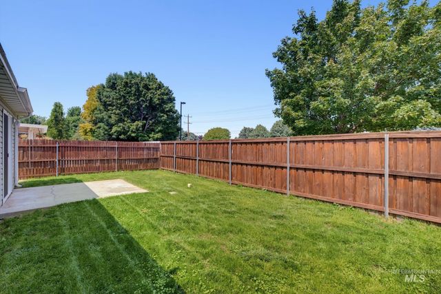 9654 W Weir Hollis Drive, Boise, ID 83709