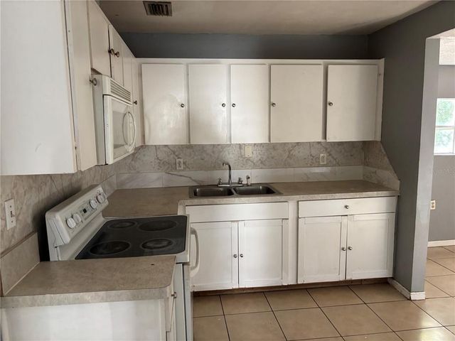 1106 WOODLAWN AVENUE, Plant City, FL 33563