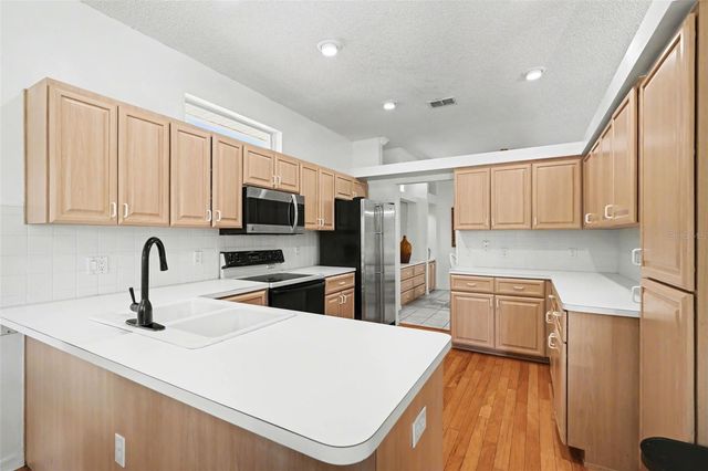 10093 HOLLY BERRY DRIVE, Weeki Wachee, FL 34613