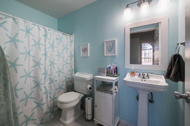 1340 Bellflower Drive NE, Rio Rancho, NM 87144