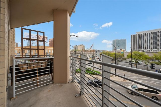4350 N Broadway Street 307, Chicago, IL 60613