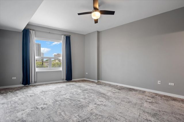 4350 N Broadway Street 307, Chicago, IL 60613