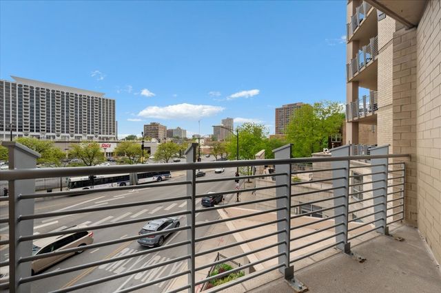 4350 N Broadway Street 307, Chicago, IL 60613