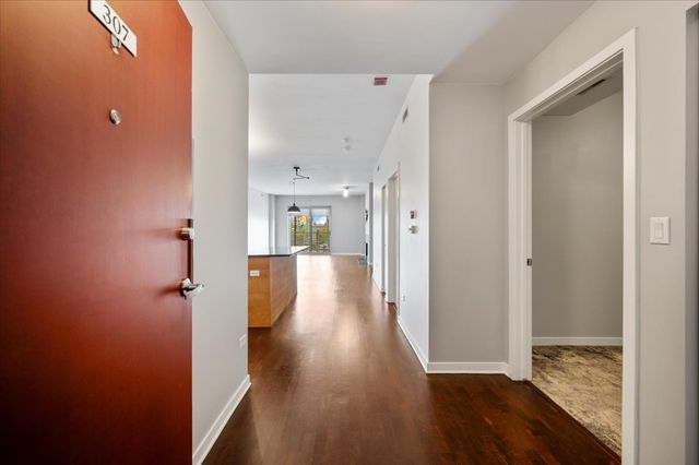 4350 N Broadway Street 307, Chicago, IL 60613