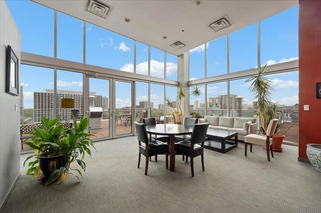 4350 N Broadway Street 307, Chicago, IL 60613