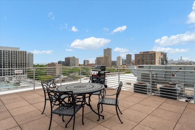 4350 N Broadway Street 307, Chicago, IL 60613