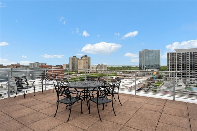 4350 N Broadway Street 307, Chicago, IL 60613