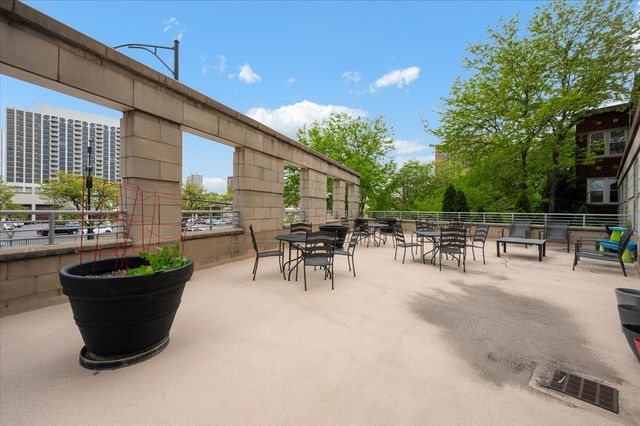 4350 N Broadway Street 307, Chicago, IL 60613
