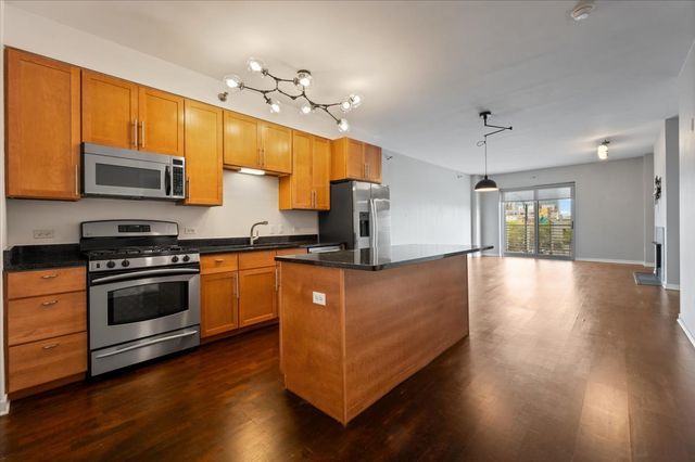 4350 N Broadway Street 307, Chicago, IL 60613