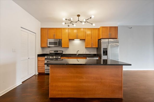 4350 N Broadway Street 307, Chicago, IL 60613