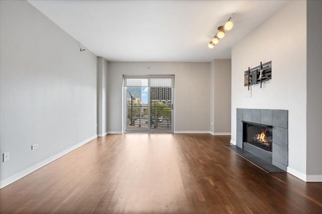 4350 N Broadway Street 307, Chicago, IL 60613