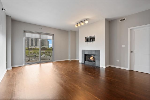 4350 N Broadway Street 307, Chicago, IL 60613