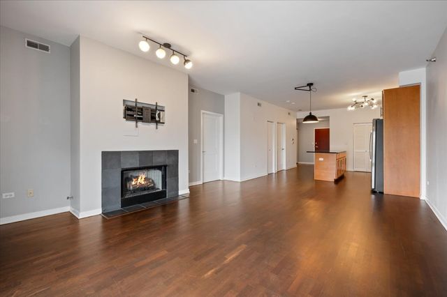4350 N Broadway Street 307, Chicago, IL 60613