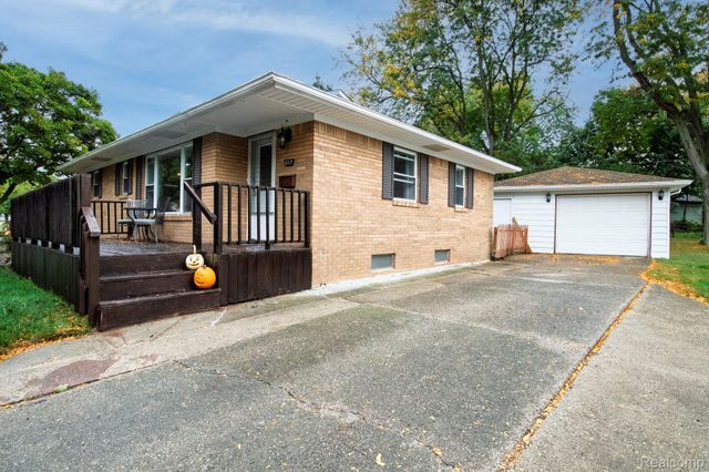 322 North Dr., Davison, MI 48423