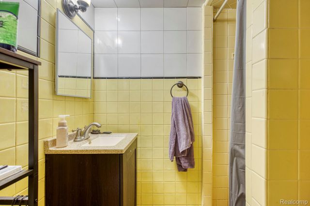 322 North Dr., Davison, MI 48423