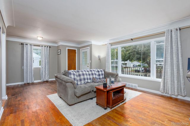 322 North Dr., Davison, MI 48423