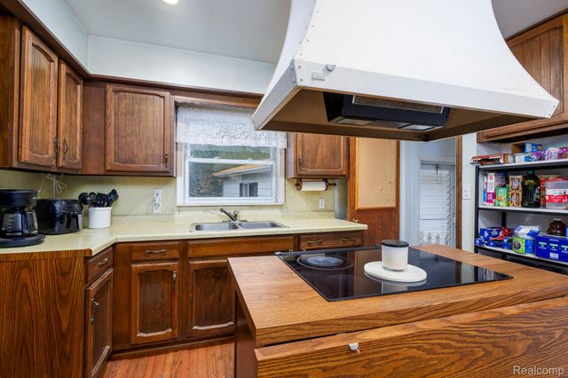 322 North Dr., Davison, MI 48423