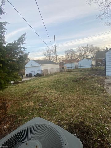 21600 Gaukler Street, Saint Clair Shores, MI 48080