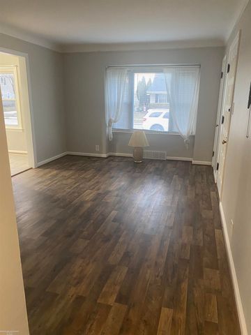 21600 Gaukler Street, Saint Clair Shores, MI 48080