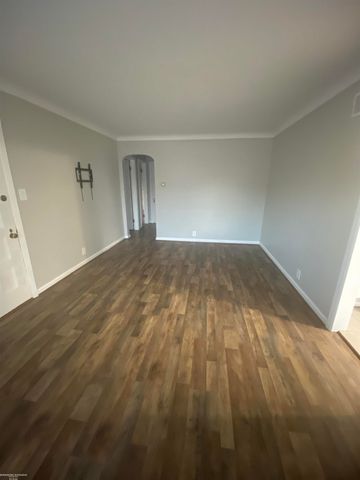 21600 Gaukler Street, Saint Clair Shores, MI 48080