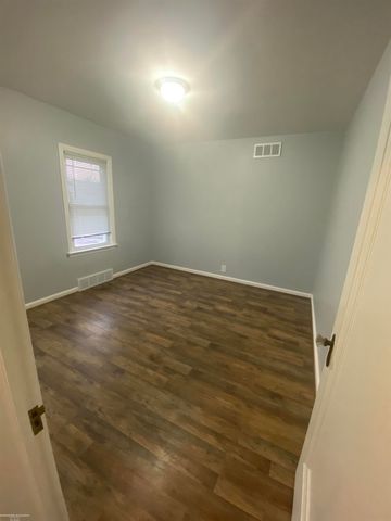 21600 Gaukler Street, Saint Clair Shores, MI 48080