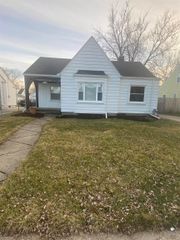 21600 Gaukler Street, Saint Clair Shores, MI 48080